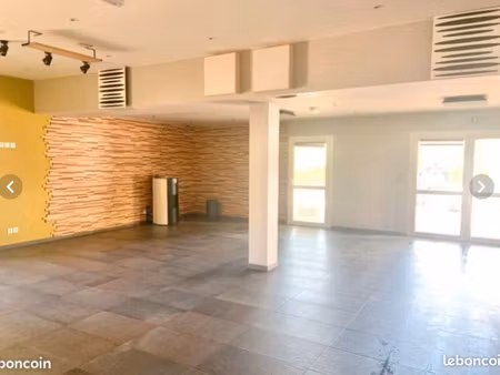 local commercial récent 200 m2