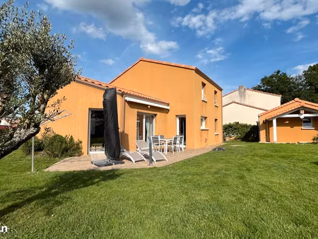 maison 6 pièces-131 m2-terrain 612m2-château-thébaud