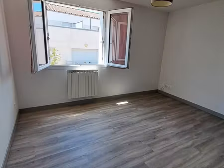 location studio 23m2 étage 1/2