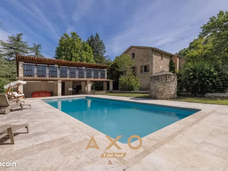 propriété 10 pièces 518 m²