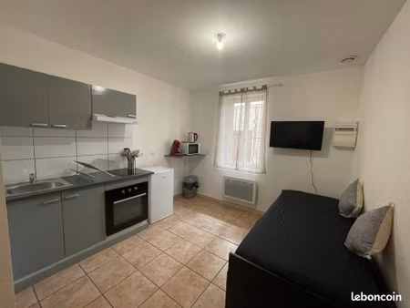 studio  place saint aphrodise