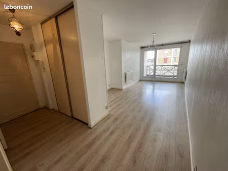studio 1 pièce 29 m²