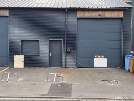 location hangar