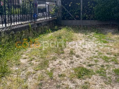 parking/box montlhery