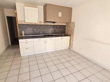 t2 avec jardin et terrasse  à 50m de la mer