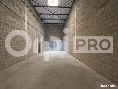 local d'activité 152 m²