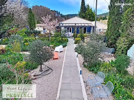maison de charme dans un cadre bucolique proche d'entrecasteaux