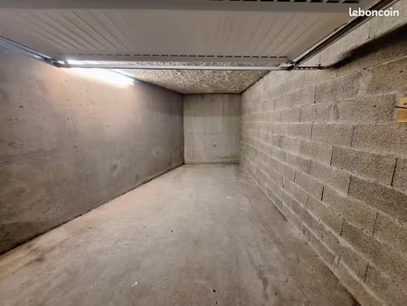 grand garage fermé 19 m² dans résidence sécurisée à gières avec électricité