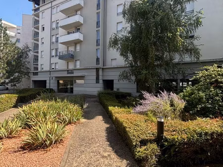 f3 63m3 balcon parking souterrain