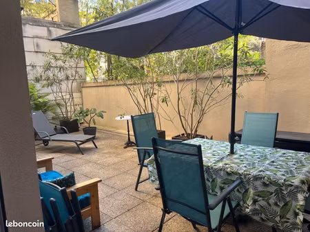 magnifique t2 avec très grand terrasse en centre-ville