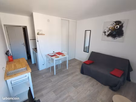 studio meublé - lavelinge - pieds du métro
