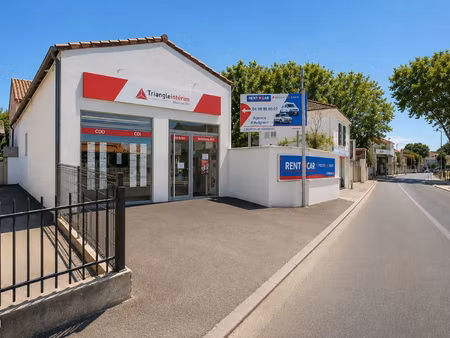 local commercial 140 m2 axe principal