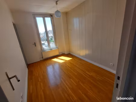 ? suite meublée de 18 m² – quasi-studio avec salle d'eau privative – clamart – 990 cc