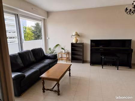 t4 79 m² – 3 chambres – balcon – ascenseur – dpe b – poitiers