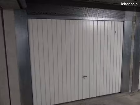 loue grand box de garage pmr dans résidence sécurisée