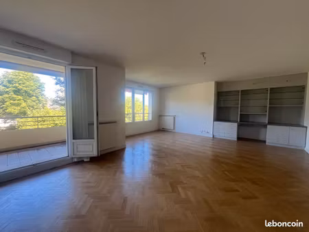 auxerre  bel appartement t3 de 87m² à 230 000 et sa terrasse de 10m²