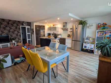 t3 72 m² dernier étage  vue dégagée et grande pièce de vie – angers
