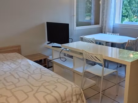 chambre(studio) meublée 30m2 à louer 585 chez particulier