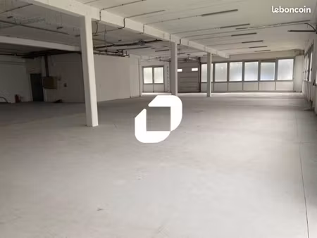 local d'activité 1 021 m²