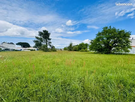 terrain 1 374 m² royan