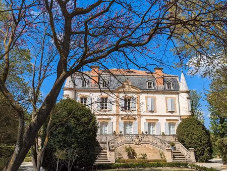 t2  47 m2  château  jardin privée 21000 m2  climatisation  parc privé  parking privé  très