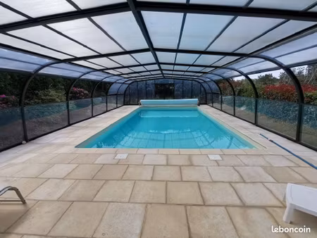 grande maison / 2 gîtes  rénovée en 2024  avec piscine couverte