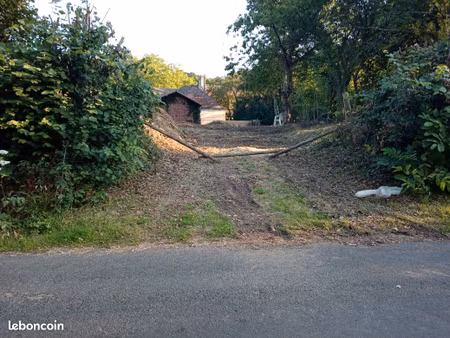 terrain constructible 875 m² arboré – classé monument historique