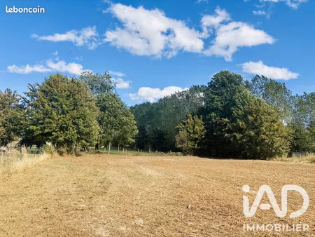 terrain 2047 m² saint-amand-sur-fion