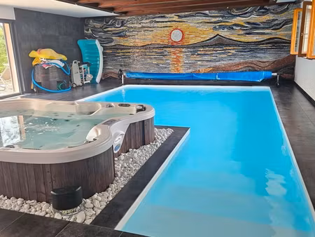 villa 12 pièces avec piscine intérieure - 398 m² - terrain 1 728 m² - village-neuf