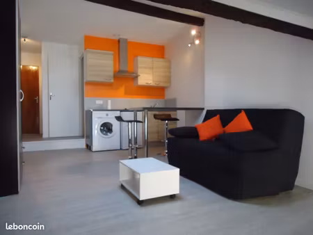 loue  studio mansardé 30m² 395 cc libre 8 juillet