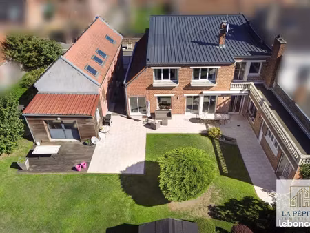 maison 8 pièces 272 m²