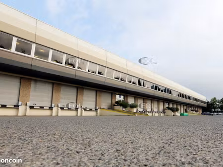 local logistique 1 395 m²