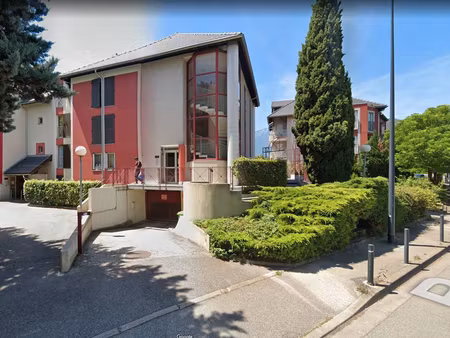 garage. 14m2. commandant perreau. grenoble