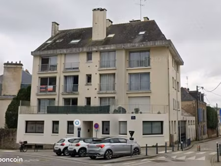 studio meublé refait à neuf 300 m du port pour étudiant(e) disponible début août (travaux 