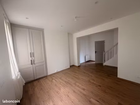 charmante maison de ville entièrement rénovée avec jardin