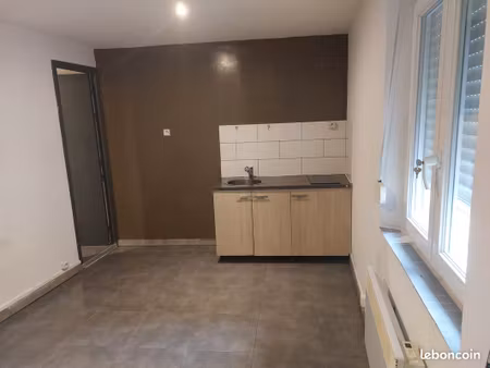studio à louer en plein centre ville de st quentin