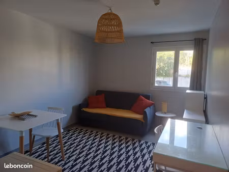 loue studio etudiant meublé au tampon