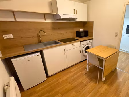 t1 bis meublé et climatisé de 25 m² entièrement rénové en hyper centre de riom