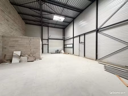 local d'activité 131 m²