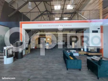 local commercial 319 m²