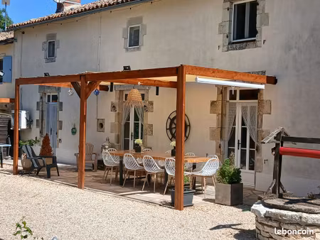 maison principale et trois gites