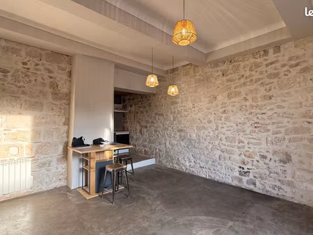 appartement t3 de 65m2  refait à neuf  centre ville st gilles