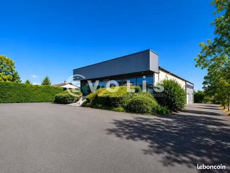 local d'activité 1 690 m²