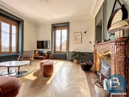 maison 9 pièces 264 m²