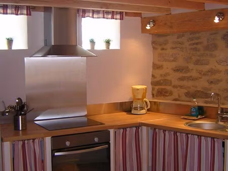 jolie maison avec cour au calme à albières