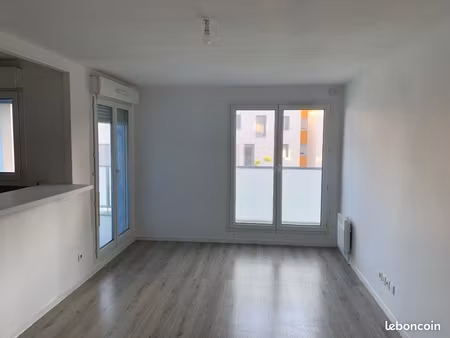 cergy le haut - appartement f2 - rer/ cinéma/ commerces 