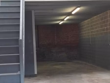 entrepôt avec bureau et parking