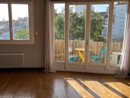 angoulême centre : appartement de charme – balcon – cave – parking facile