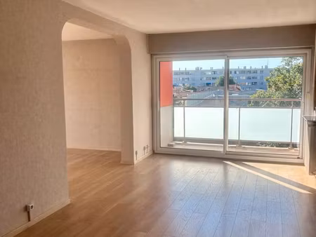 appartement t3 de 80 m² – lyon 8ᵉ – très lumineux  très calme – balcon  parking et cave