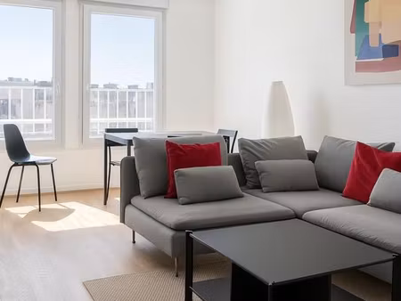 t2 meublé avec parking sécurisé – 42 m² – entre victoire et nansouty